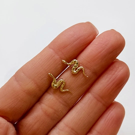 textured snake studs