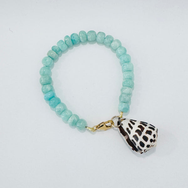 Beaded bracelet with shell