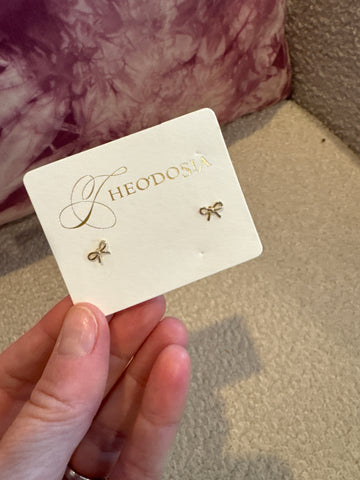 Thin bow studs