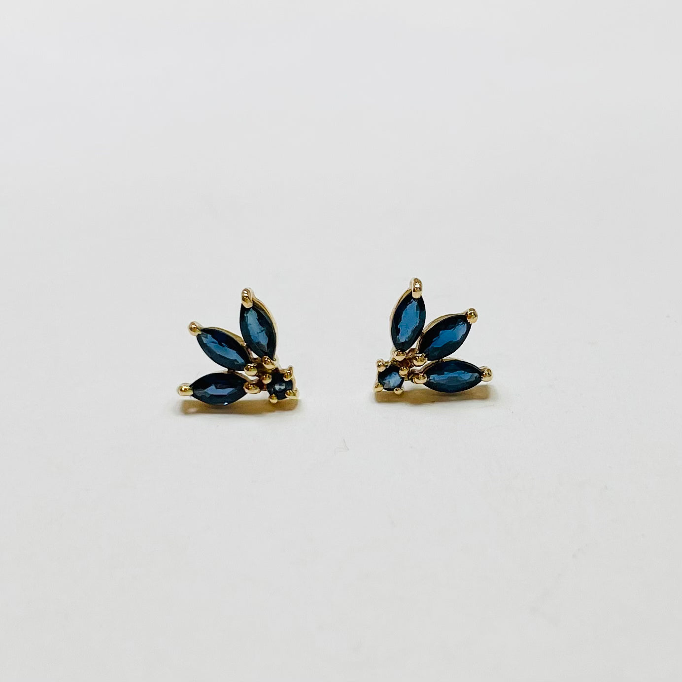 blue sapphire firefly studs, 1 cm