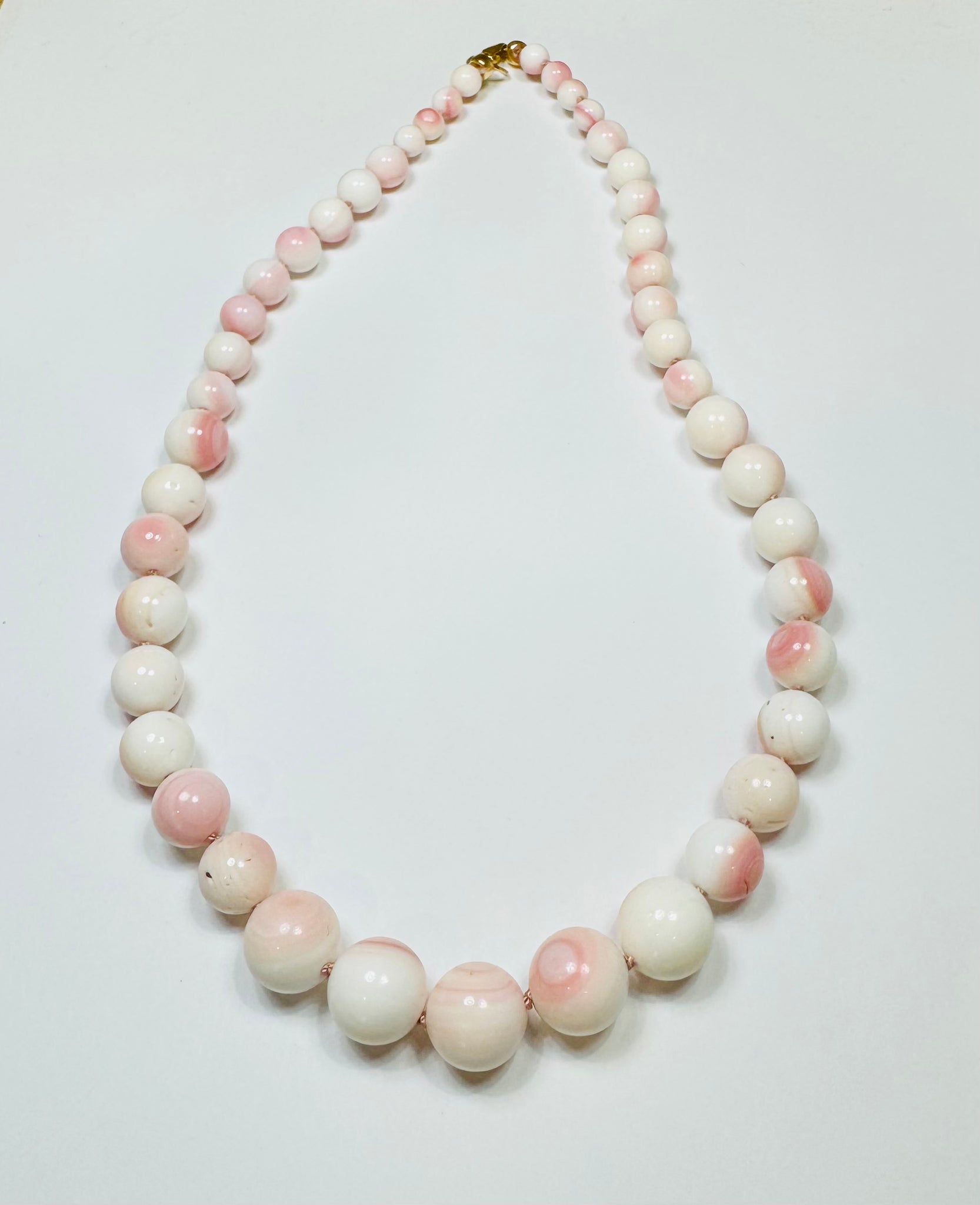 graduated conch gumball necklace