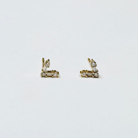 baguette “V” studs