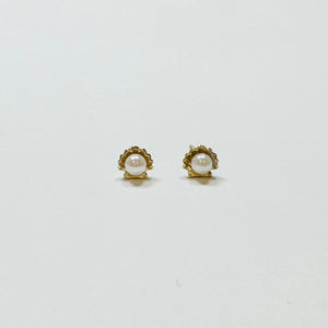 pearl shell studs