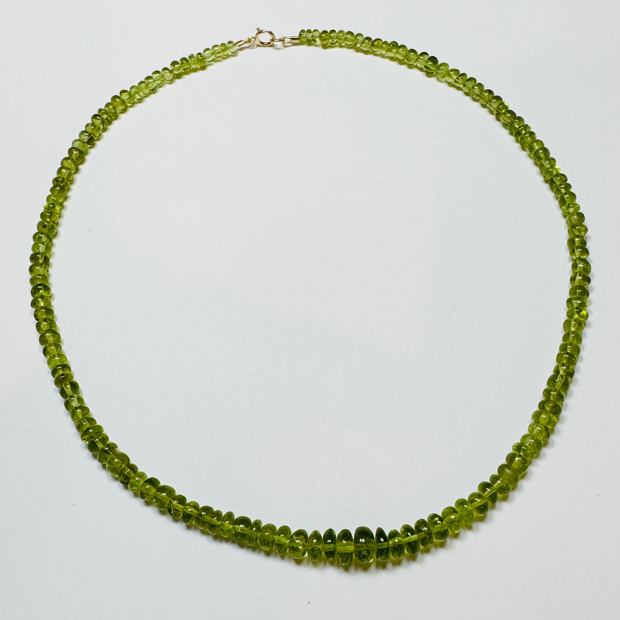 smooth graduated peridot necklace