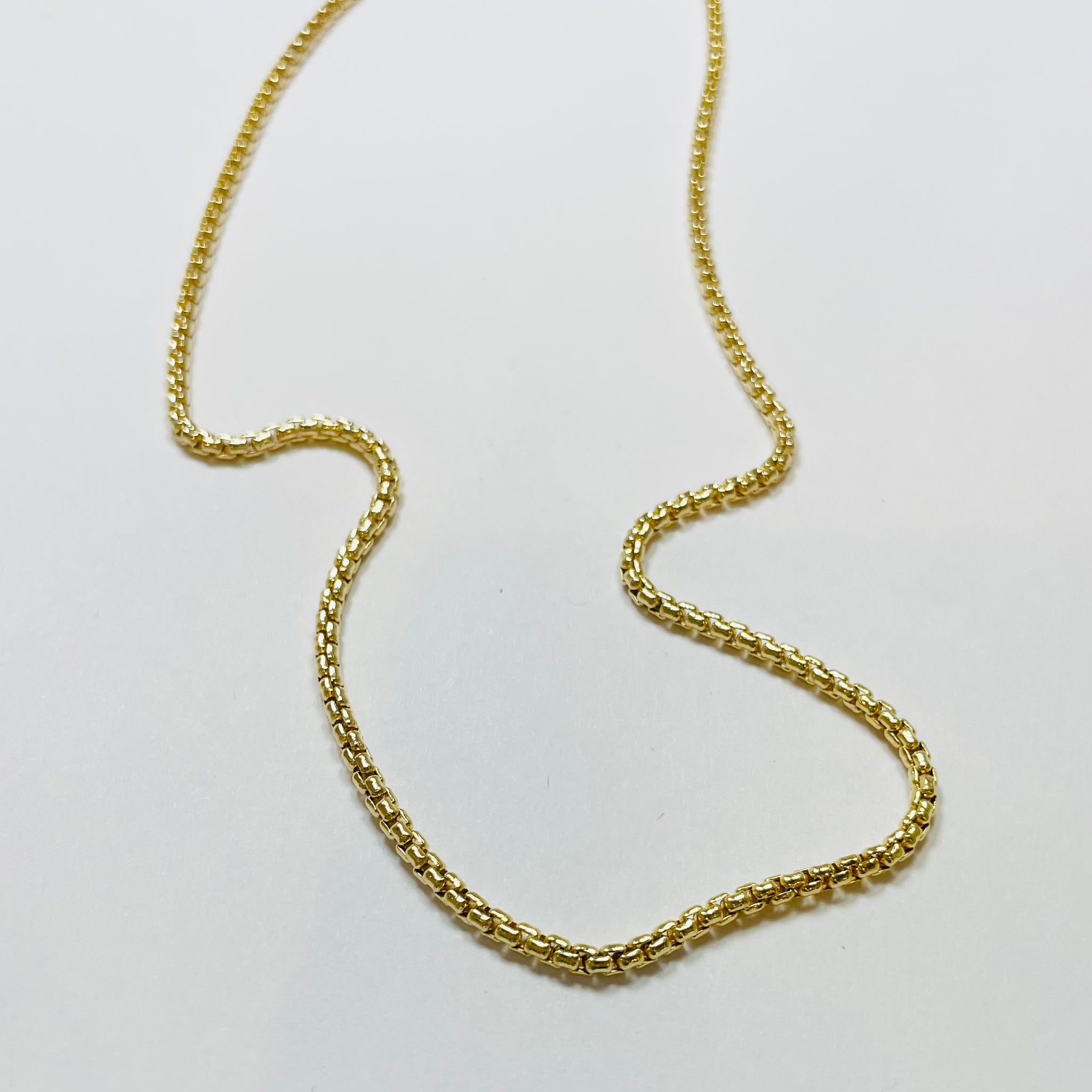 14 kt gold hollow box chain, 18 in