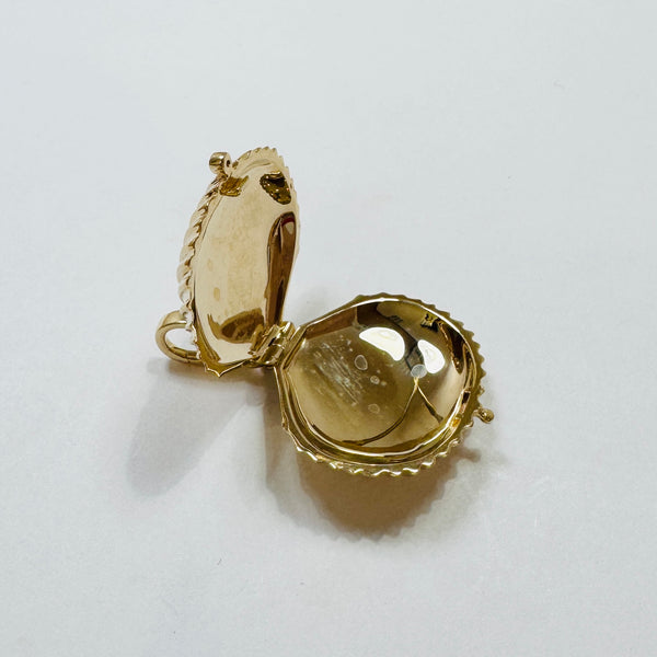 Shell locket pendant