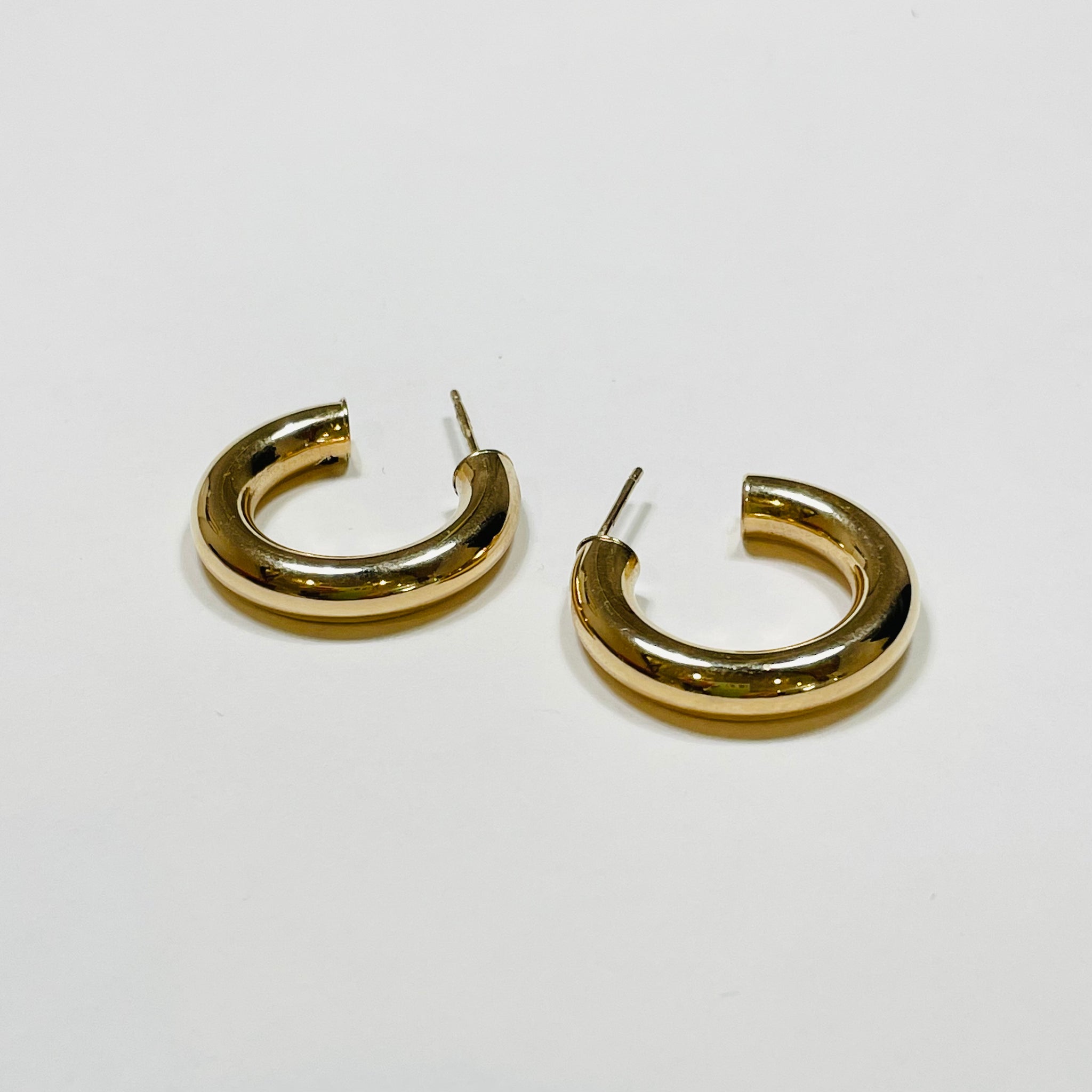 gold hoops, rounded