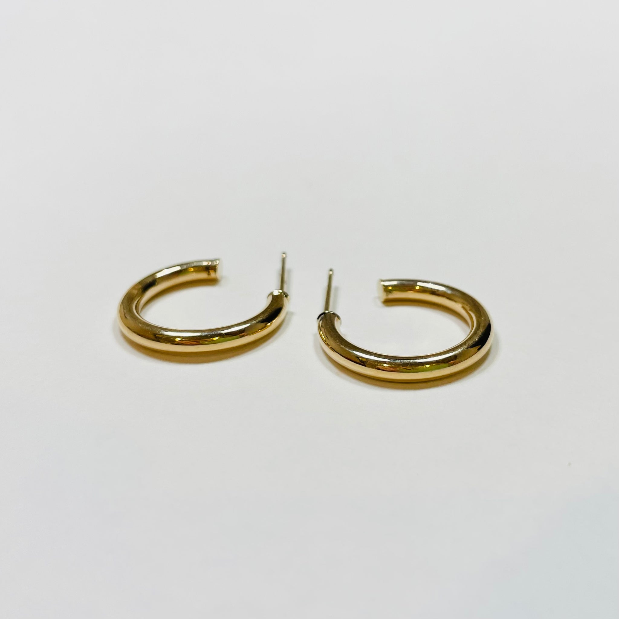 gold hoops, rounded