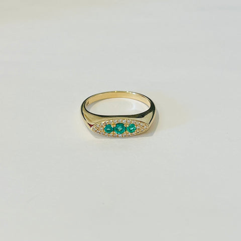 emerald and diamond ring