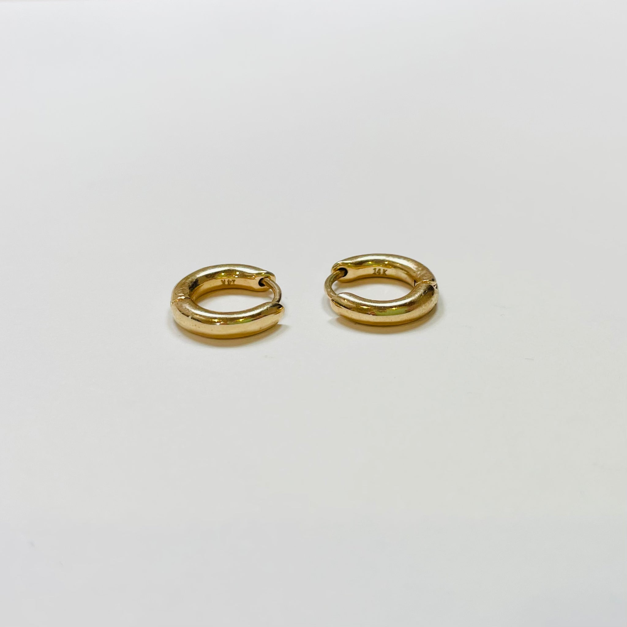 thick gold huggies, 12 mm