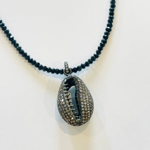 cowrie shell *pendant only